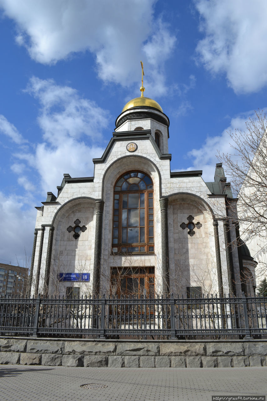 храм иоанна воина на якиманке казанская. октябрьская. храм возле метро октябрьская радиальная. церковь святого иоанна москва. храм на метро октябрьская в москве.