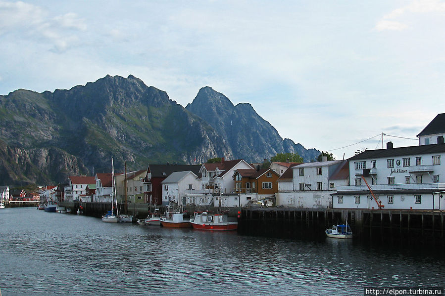 На Лофотенах есть своя «Венеция» — поселок Хеннингсвар
