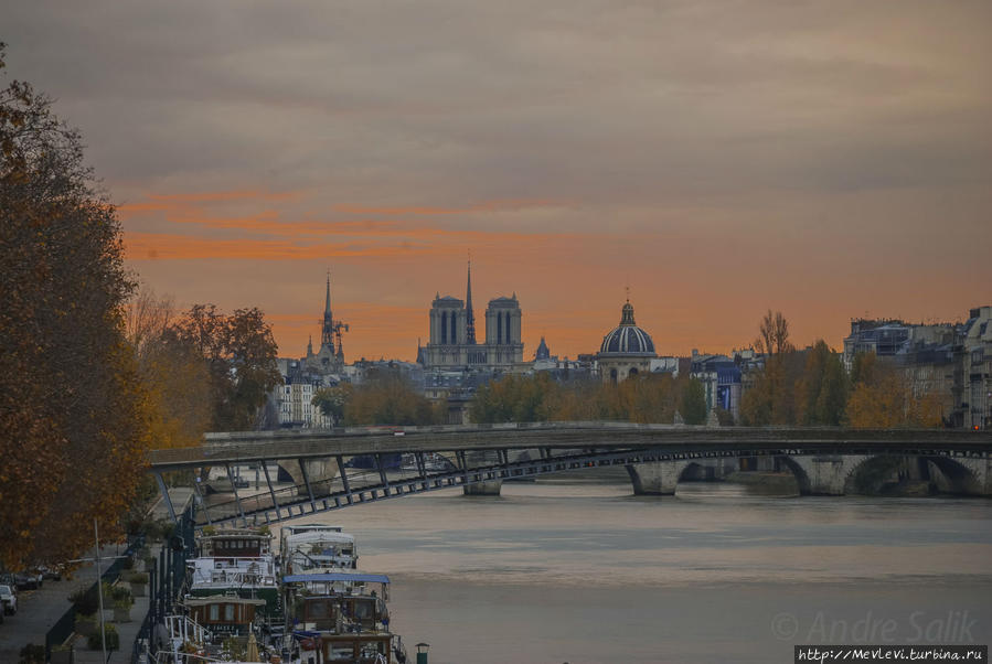 На рассвете Париж, Франция