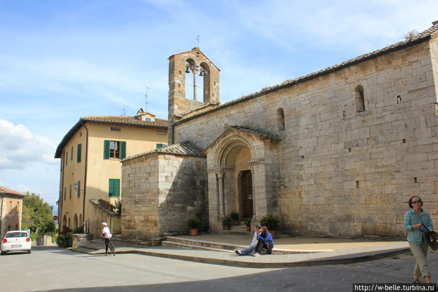 Chiesa di Santa Maria Assunta. Эта церковь упоминается в Папской булле папы Римского Бенедикта Vlll в 1017 году. Сан-Куйрико-д'Орчия, Италия
