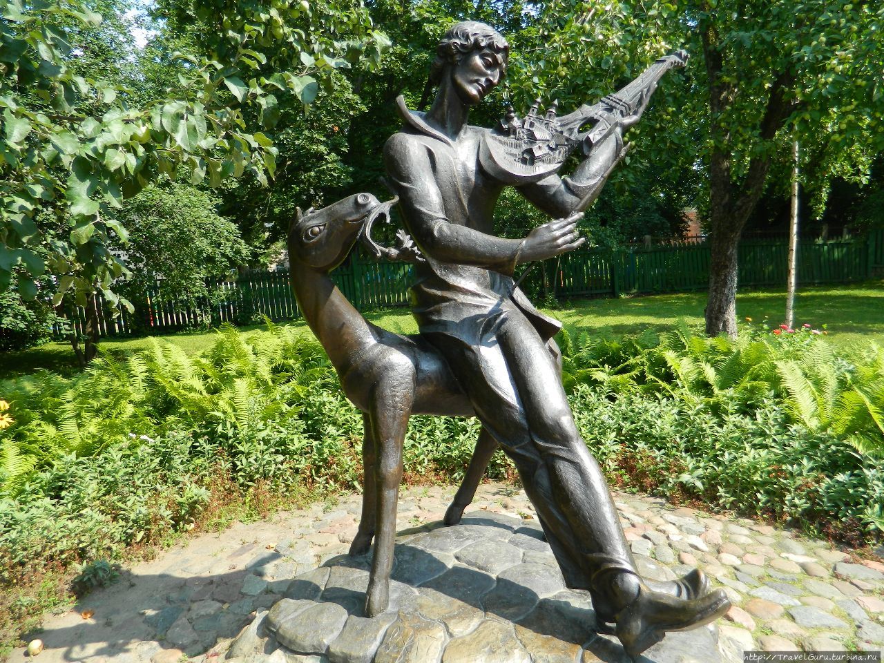 Скульптура во дворике дома-музея Марка Шагала Витебск, Беларусь