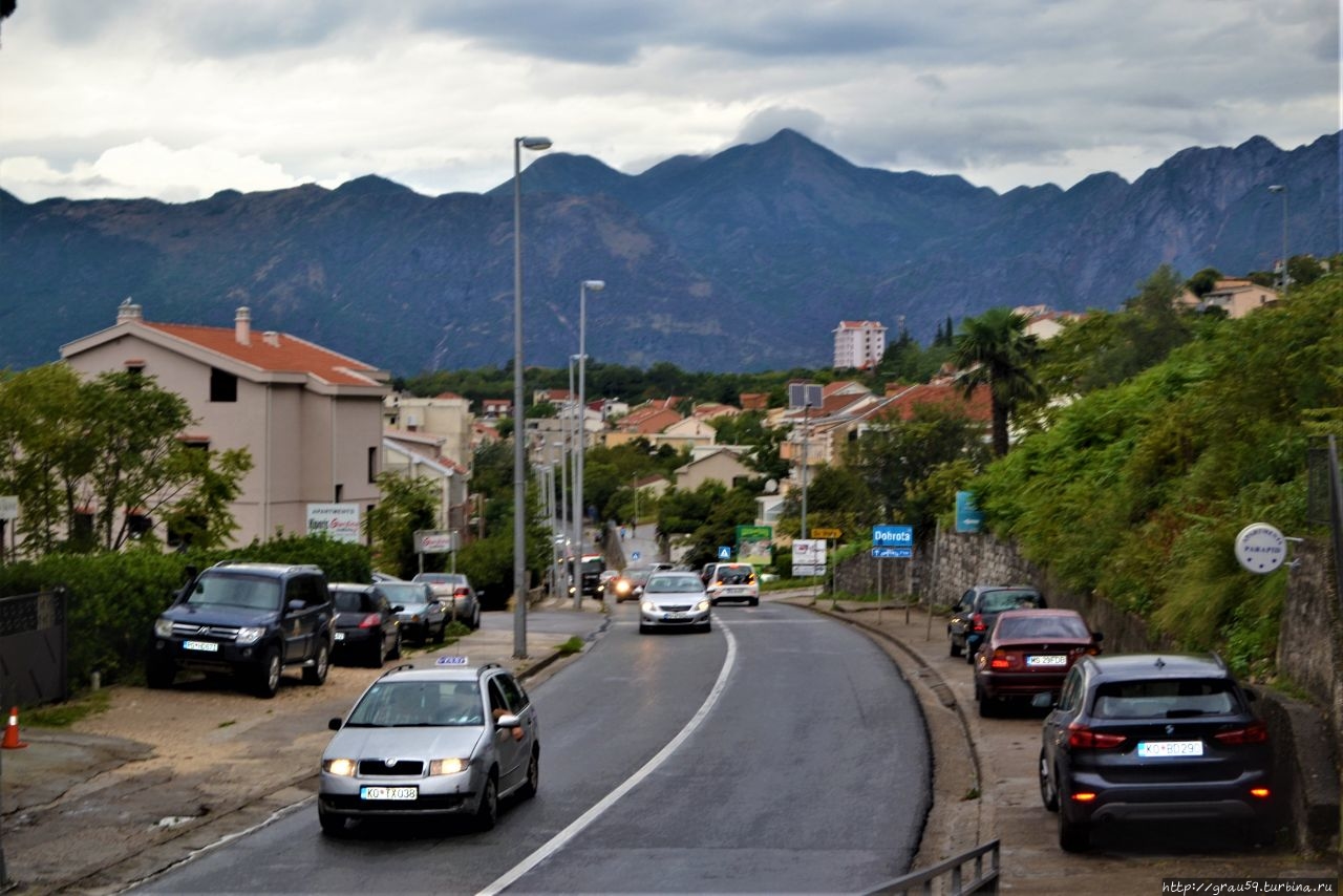 По улицам черногорской Доброты в промежутке между дождями Доброта, Черногория