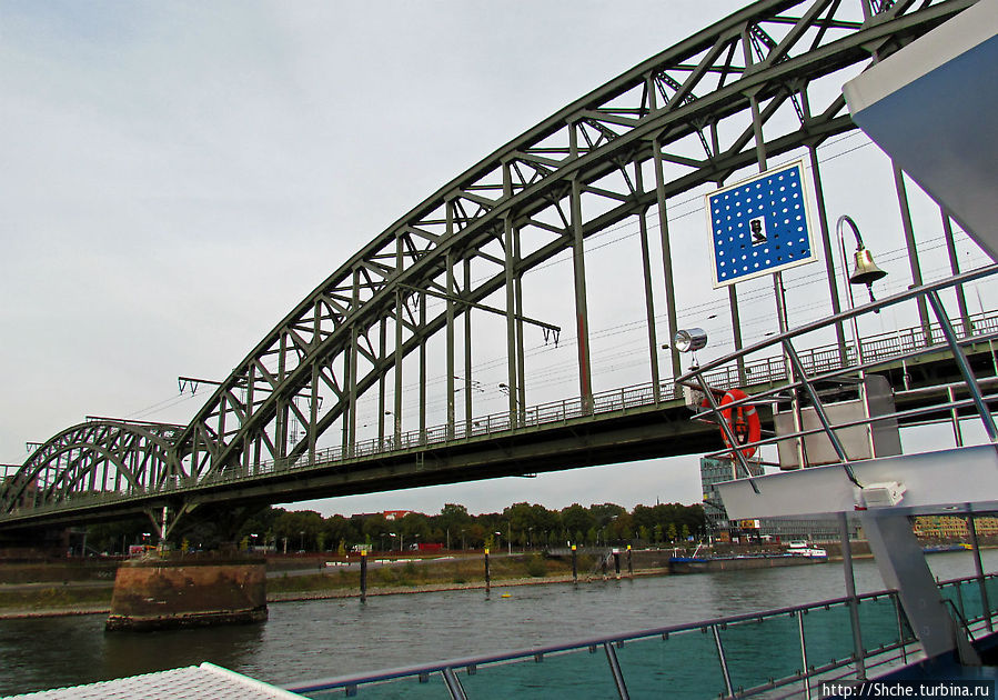 Из Кельна по Рейну против течения. Берег левый, берег правый Кёльн, Германия