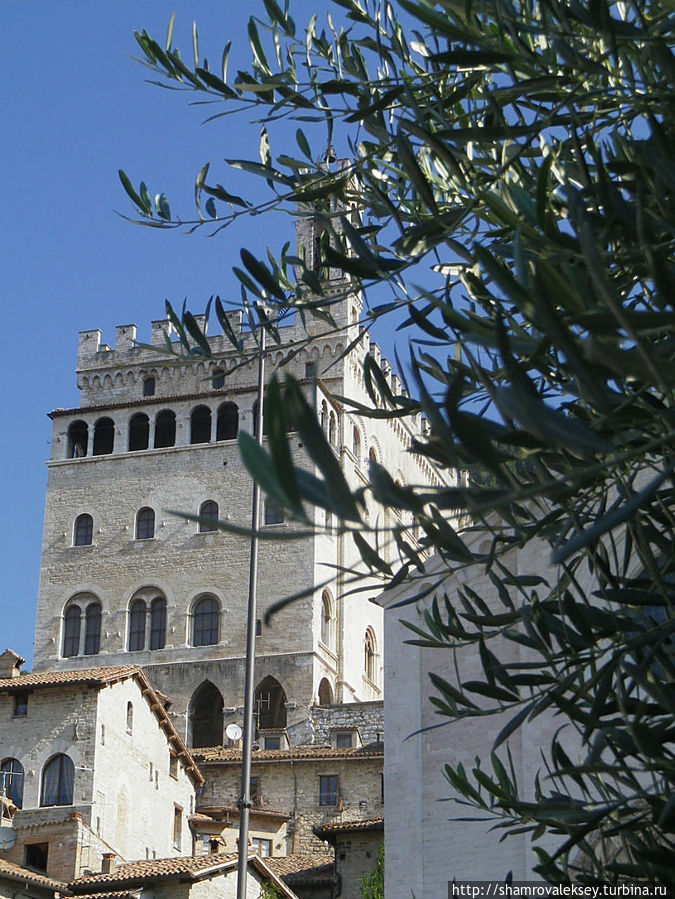 Губбио. Жемчужный дворец и главная площадь Губбио, Италия