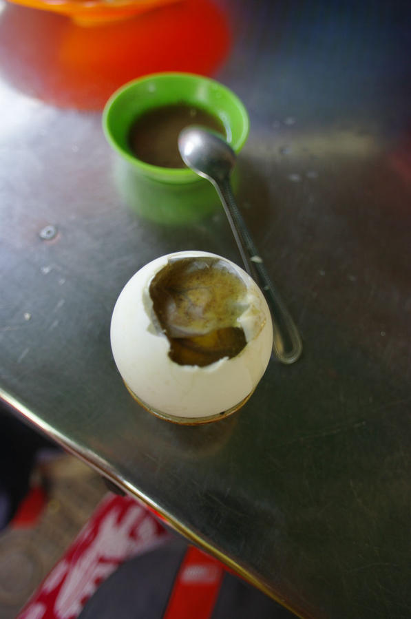 Балют — варёное утиное яйцо, в котором уже сформировался плод с оперением, хрящами и клювом.