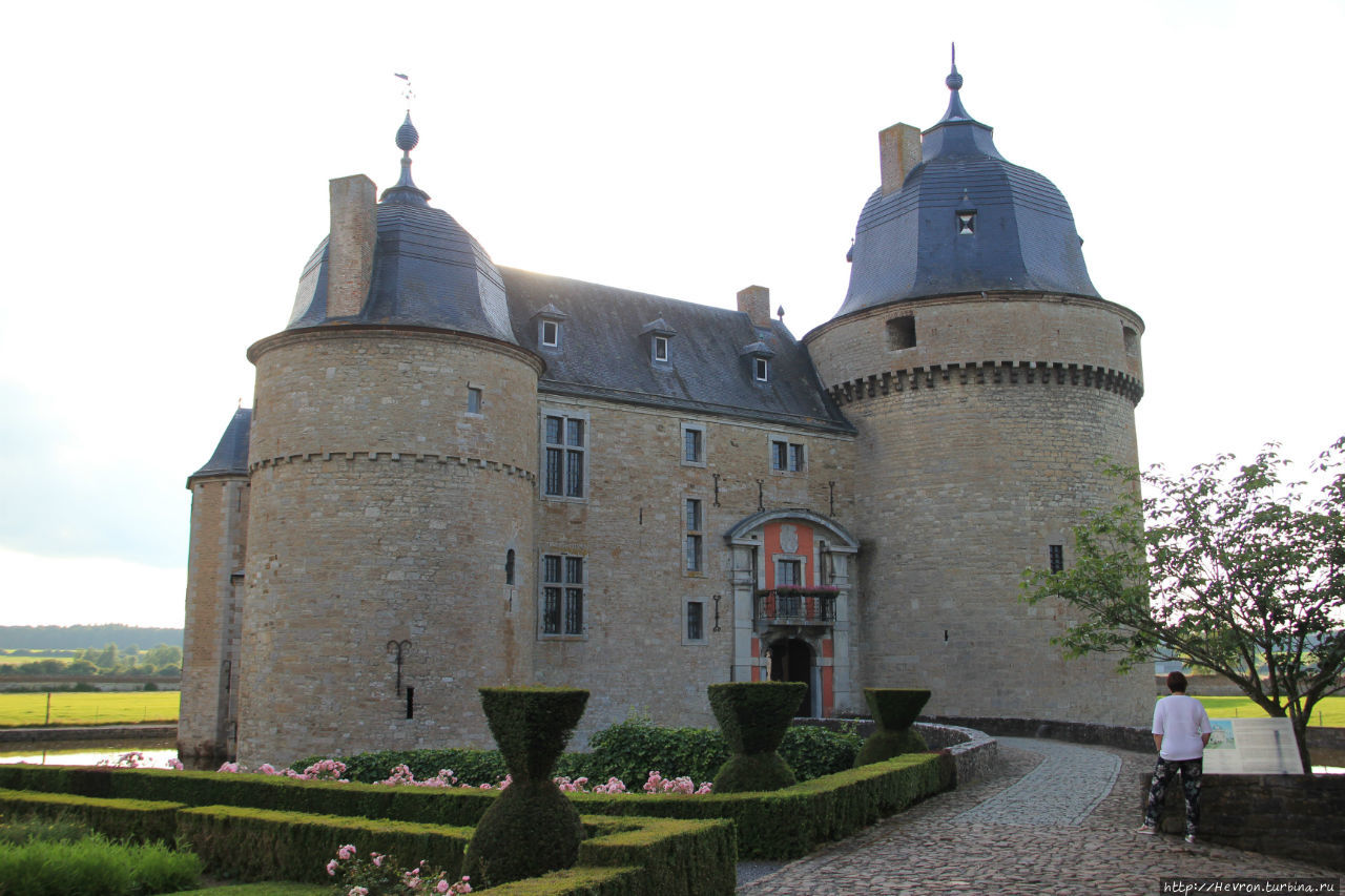 Замок Лаво-Сент-Анн / Château de Lavaux-Sainte-Anne