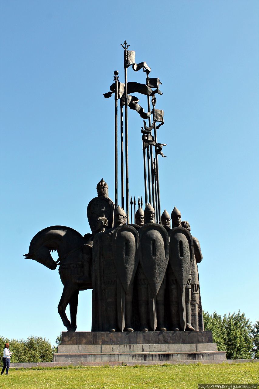 Александр Невский монумент Псков