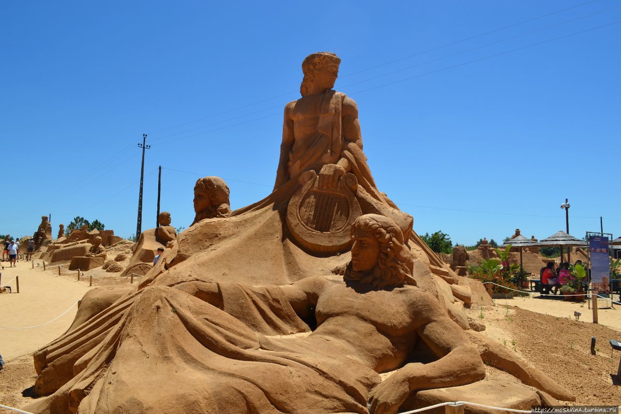 Международный фестиваль скульптур из песка ( FIESA )
в Пера, Португалия Албуфейра, Португалия