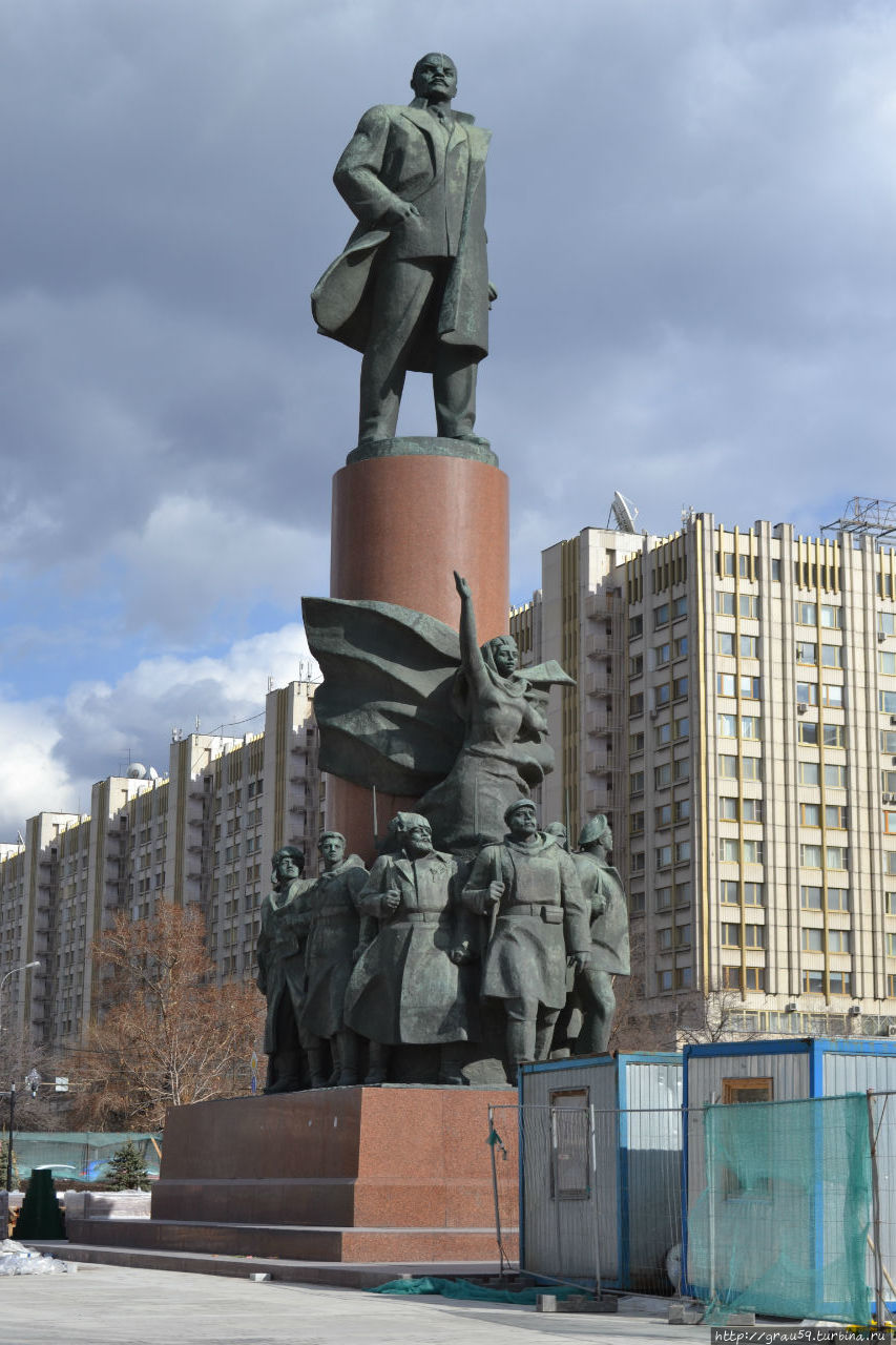Памятник В.И.Ленину на Калужской площади