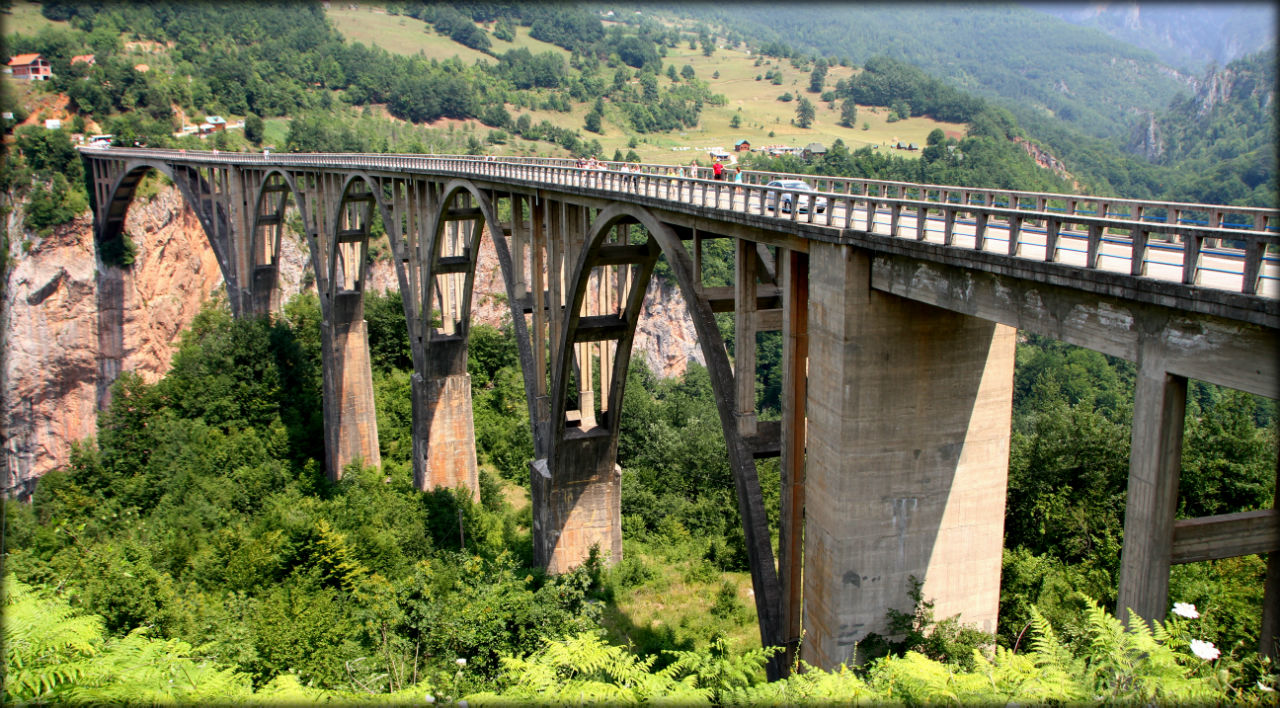 Пейзажи Дурмитора и мост Джурджевича Национальный парк Дурмитор, Черногория