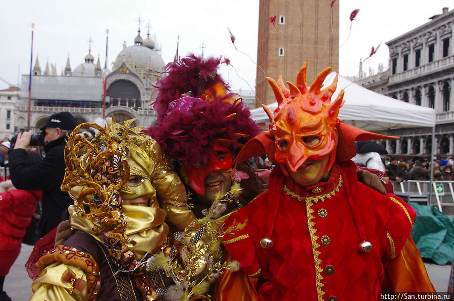 Они очень позитивные, костюмы сделаны с большой выдумкой, и все в одном стиле,но все разные Венеция, Италия
