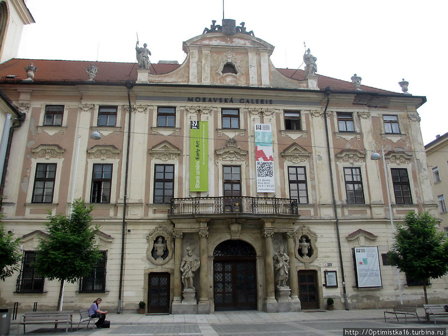 Моравская площадь: у церкви Св.Фомы и монастыря августинцев Брно, Чехия