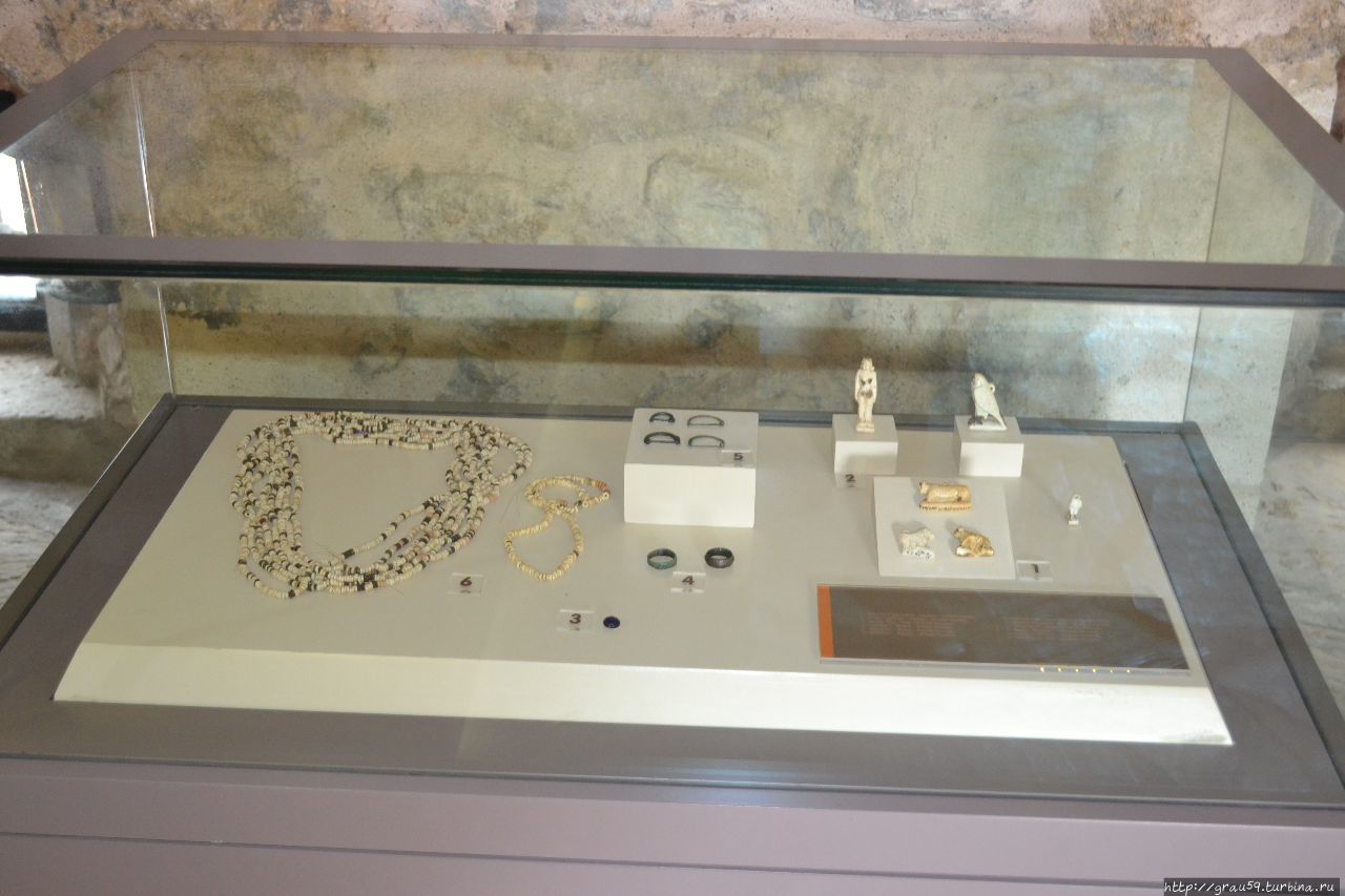 Emecik — Burgaz Hall