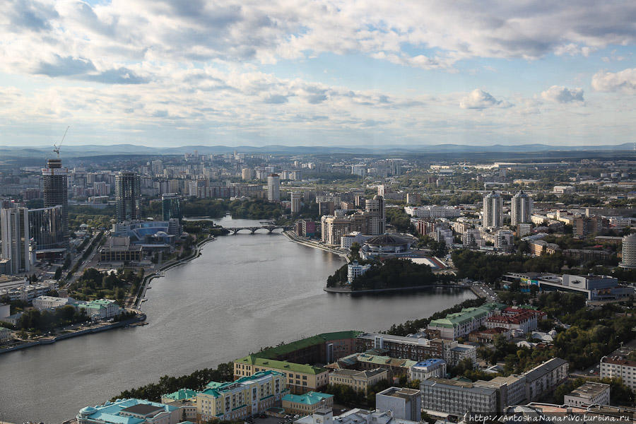 Далее несколько видов с Высоцкого. Городской Пруд. Екатеринбург, Россия