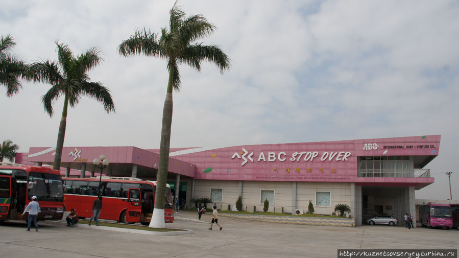 Остановка в пути у торгового центра Ханой, Вьетнам
