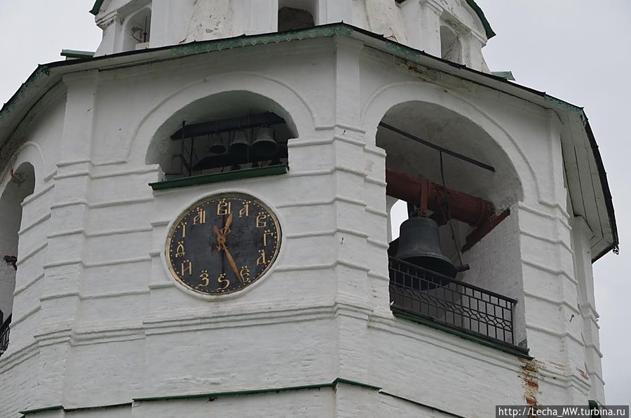 Часы на колокольне Суздаль, Россия