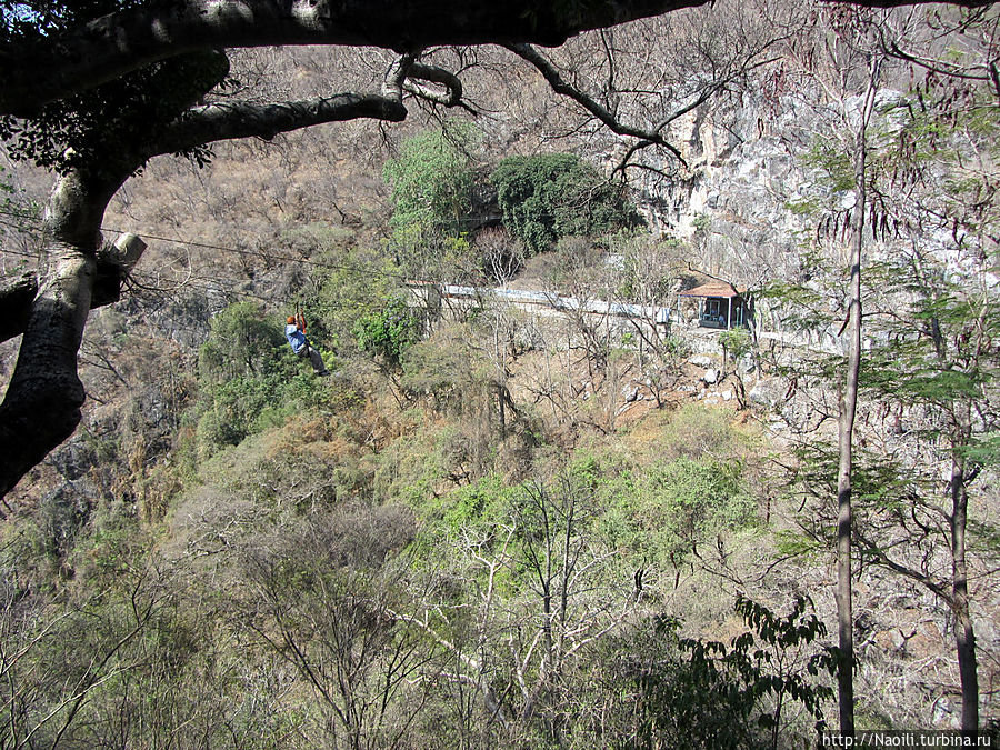 Рядом с пещерами можно найти некоторые развлечения, вроде тиролесы. Национальный парк Пещеры Какахуамилпа, Мексика