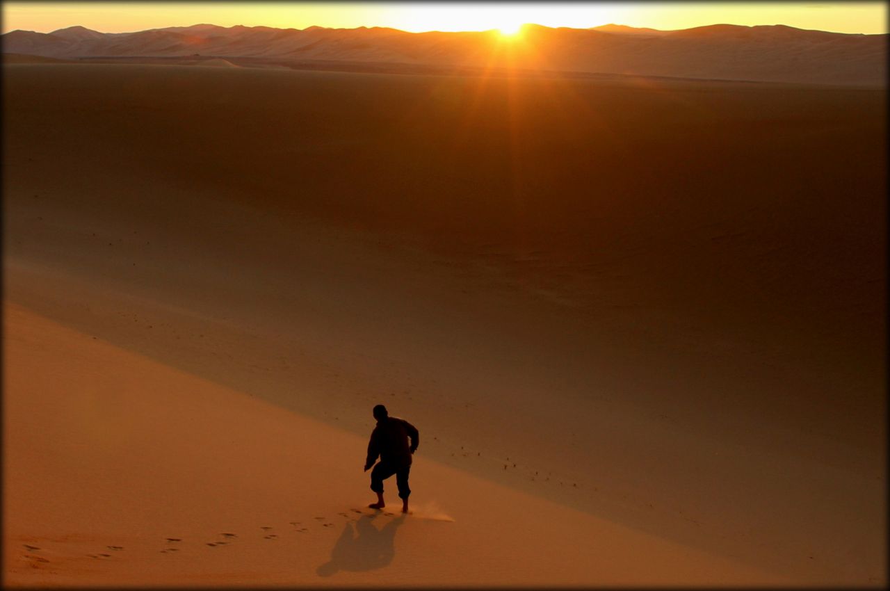 Алжирская Сахара, день пятый — прощальный закат в пустыне Тассилин-Адджер Национальный Парк, Алжир