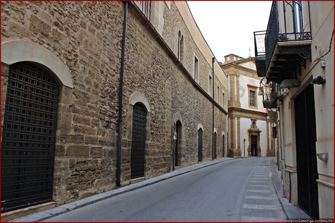 Шакка. Город, рассыпанный по горе Шакка, Италия