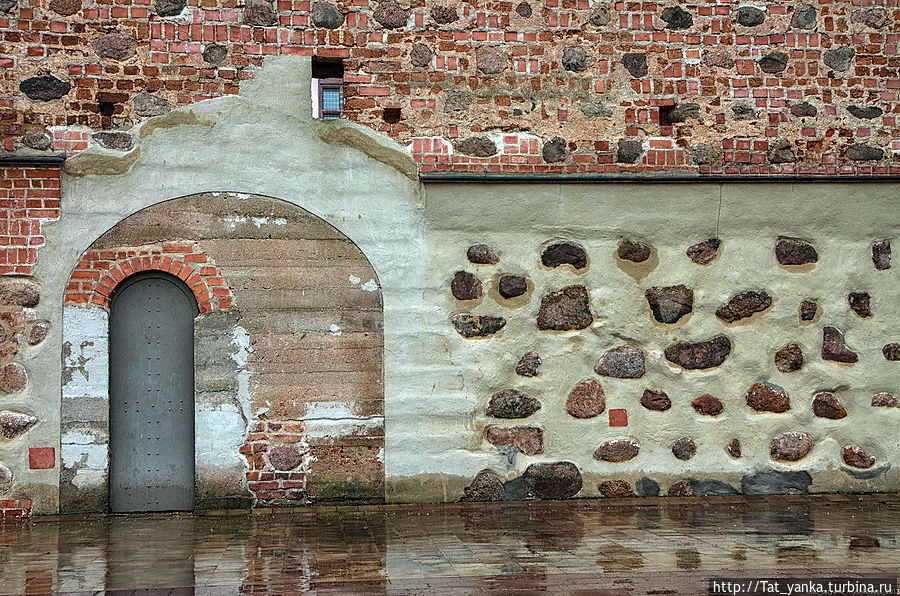 Стены Мирского замка Беларусь
