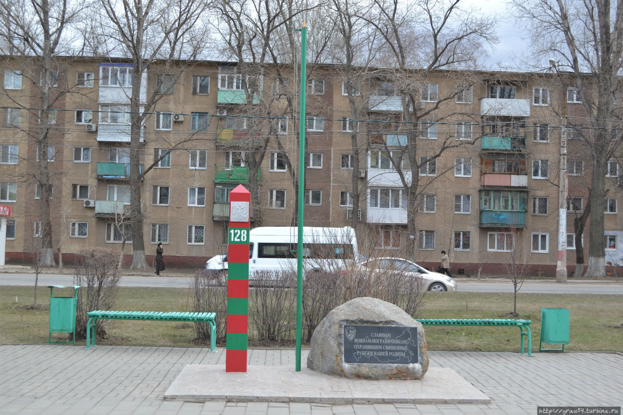 Памятник пограничнику / The monument to the border guard