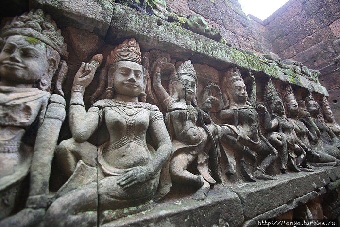 Облицовка внутренней стены Террасы Прокаженного Короля. Фото из интернета Ангкор (столица государства кхмеров), Камбоджа