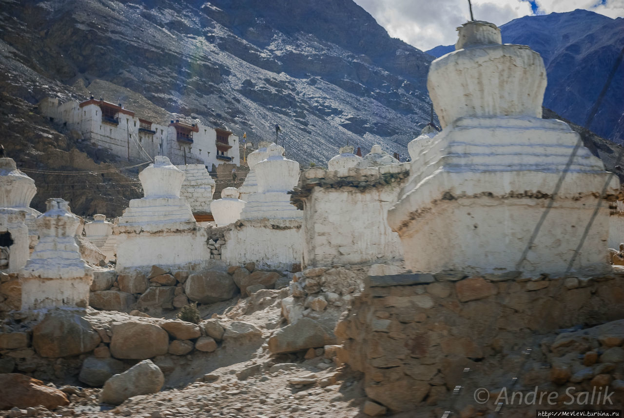 Монастырь Самсталинг недалеко от деревни Сумур Лех, Индия
