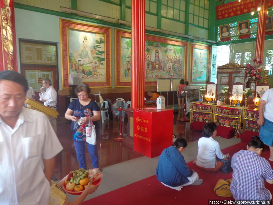 День короля Чулалонгкорна в китайском храме Бангкок, Таиланд