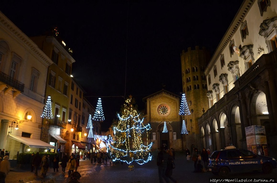 Особенности архитектуры  Орвието — декабрь 2014 Орвието, Италия