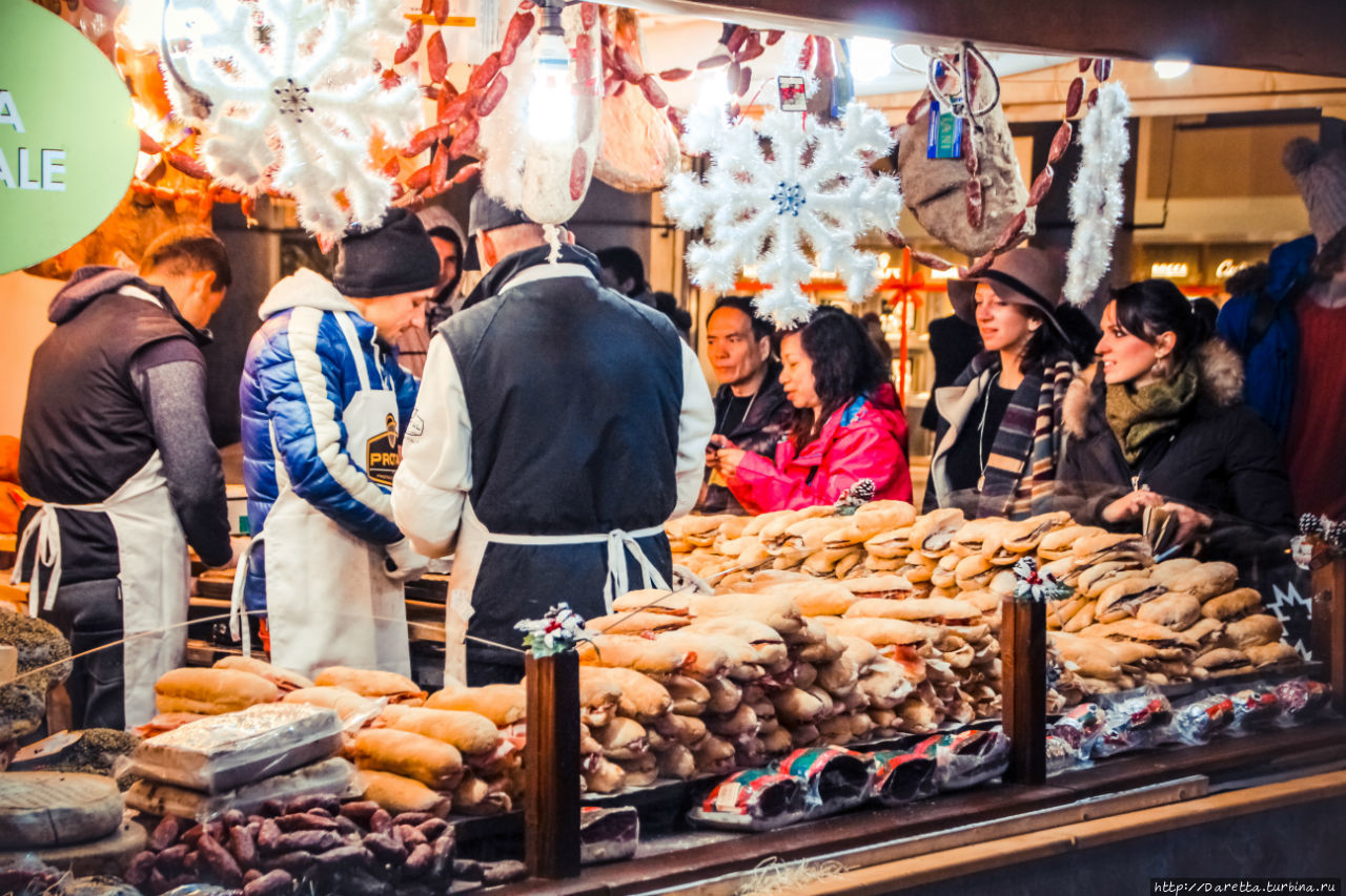 Где в Милане живет Рождество? Милан, Италия