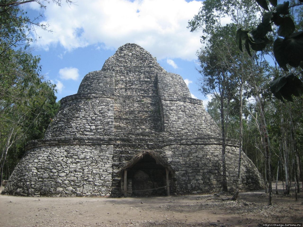 Овальный Храм Xaibe Коба, Мексика