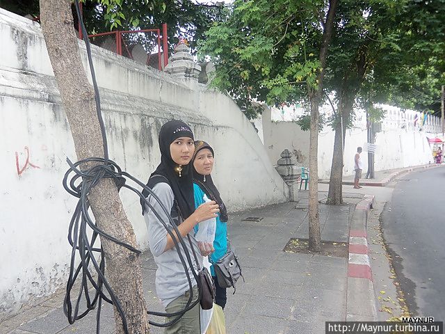 Милые женщины,эти таиладки.