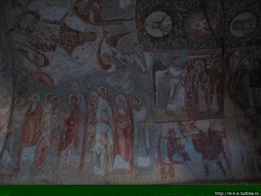 Фрески внутри церкви Чавушин, Турция