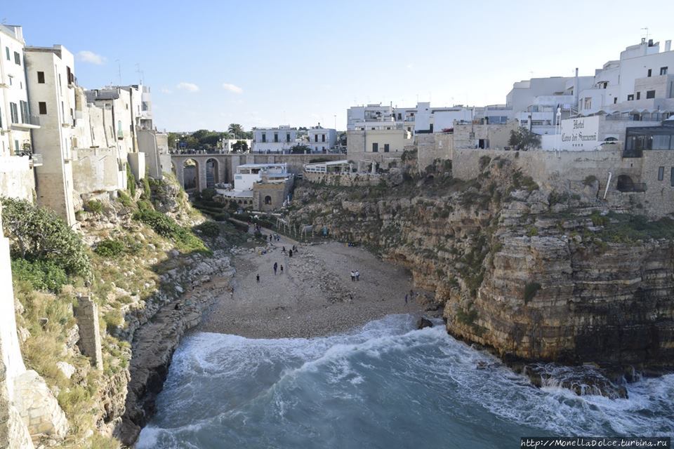 Пешеходный маршрут в историческом центре Polignano a mare Полиньяно-а-Маре, Италия