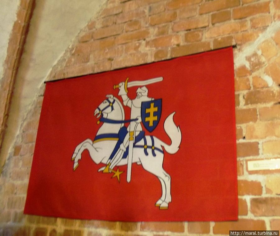 Под красным знаменем  с Погоней колошматили литовцы тевтонских рыцарей под Жальгирисом Тракай, Литва