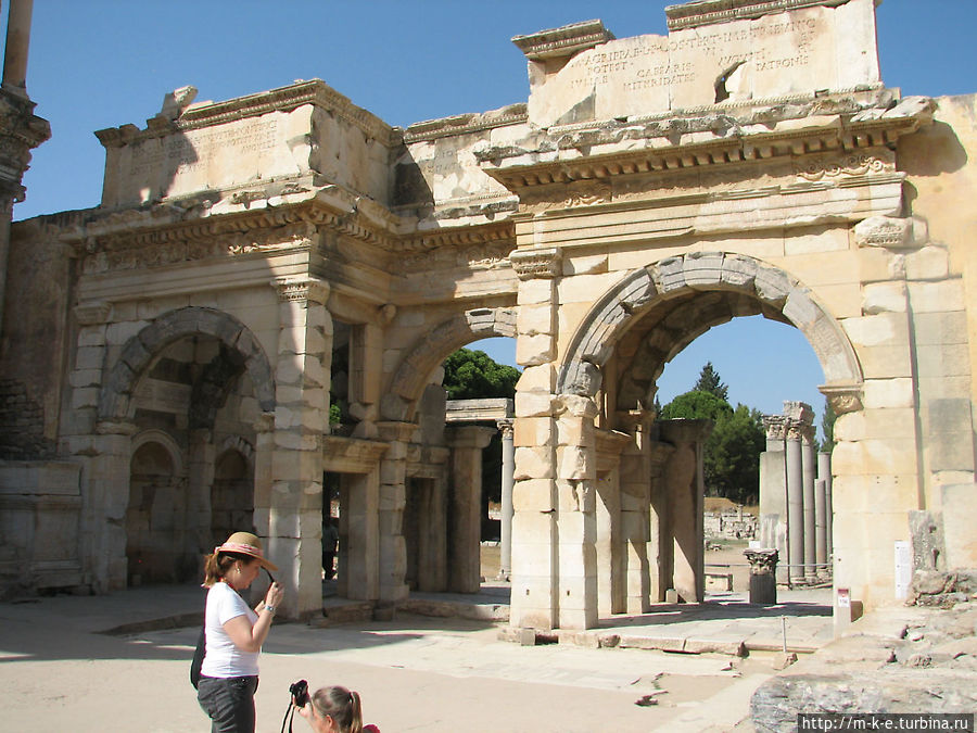 Ворота Мазавса и Митридата