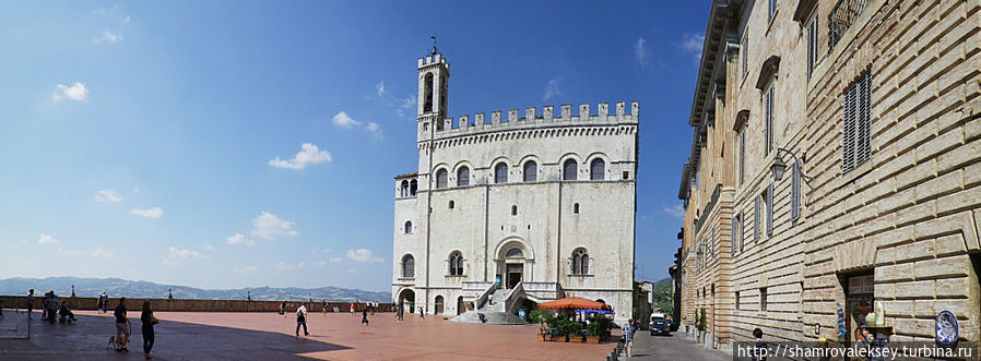 Губбио. Жемчужный дворец и главная площадь Губбио, Италия