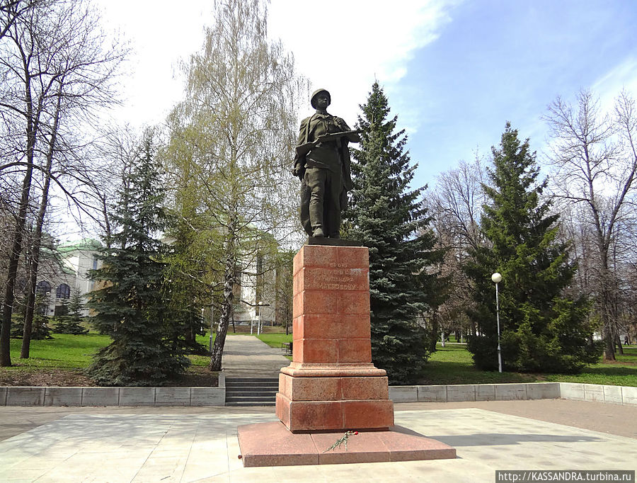 Памятник Александру Матросову