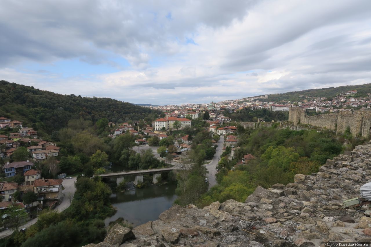 Вид со стен крепости Великое Тырново, Болгария