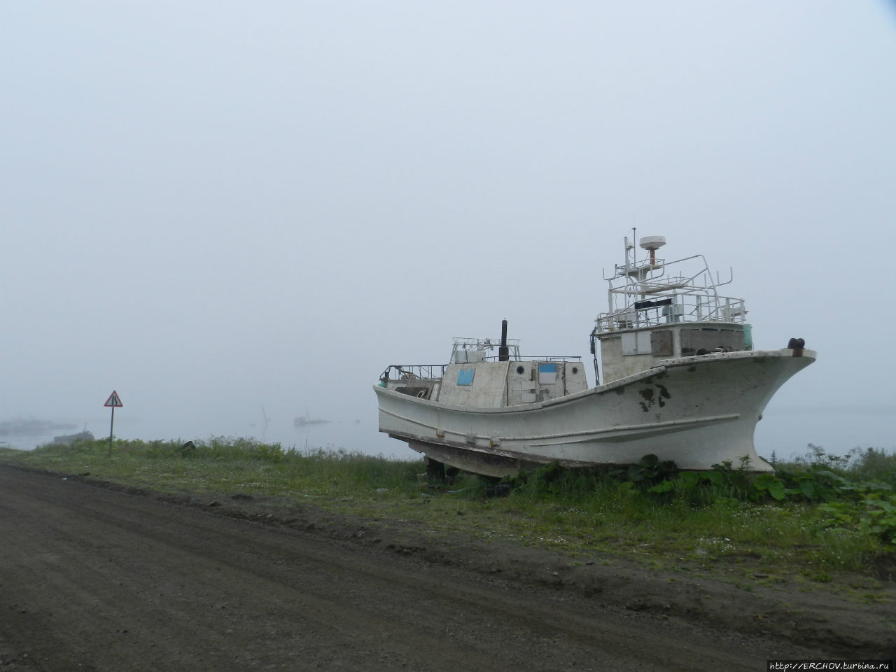 Кунашир южно курильск. Плашкоут парамушир. Корабль на кунашир. Кунашир корабль иртыш. Кунашир 141 катер.