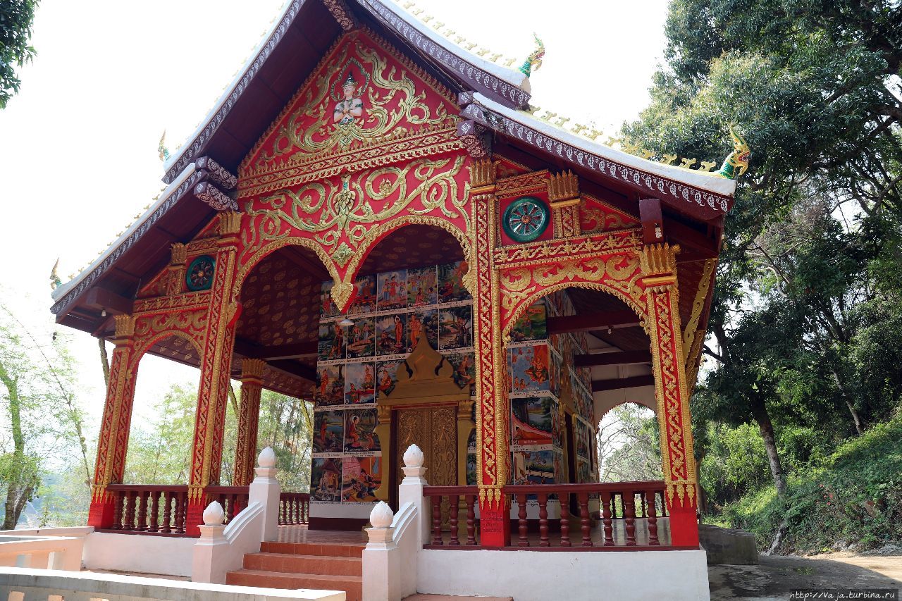 Храм в джунглям Луанг-Прабанг, Лаос