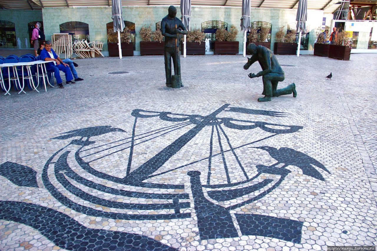 Памятник каменщикам в Лиссабоне. Из интернета Лиссабон, Португалия