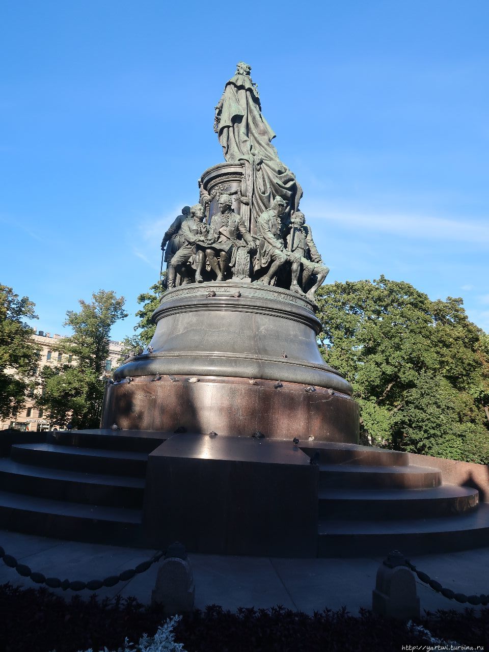 Памятник Екатерине II в Екатерининском сквере. Санкт-Петербург, Россия
