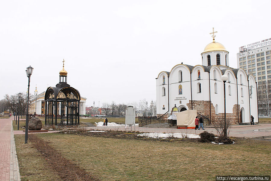 Уже в XII веке в городе был построен первый каменный храм – православная Свято-Благовещенская церковь, где хранились эталоны мер веса и длинны, используемые при торговых операциях; переписывались книги, летописи; обучались дети. Реконструированный храм можно увидеть и сейчас на том же месте(впрочем, о нем я напишу отдельно —  http://turbina.ru/q/advice/71016/). Витебск, Беларусь