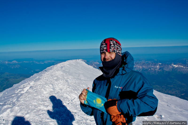 горный гид Андрей Алмазов на вершине Монблана Женева, Швейцария