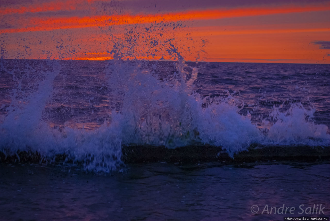 Сквозь волну Рига, Латвия