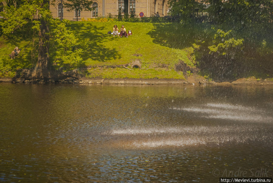 Фонтаны у Латвийской Оперы Рига, Латвия