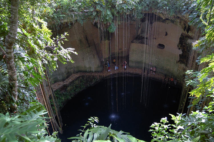 Пещера Cenote Ikkil