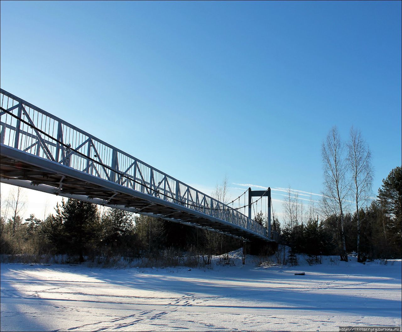 Подвесной пешеходный мост через реку Коваши Сосновый Бор, Россия