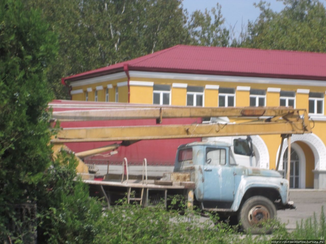 Прогулка вдоль территории Кутаисского Автомобильного Завода Кутаиси, Грузия